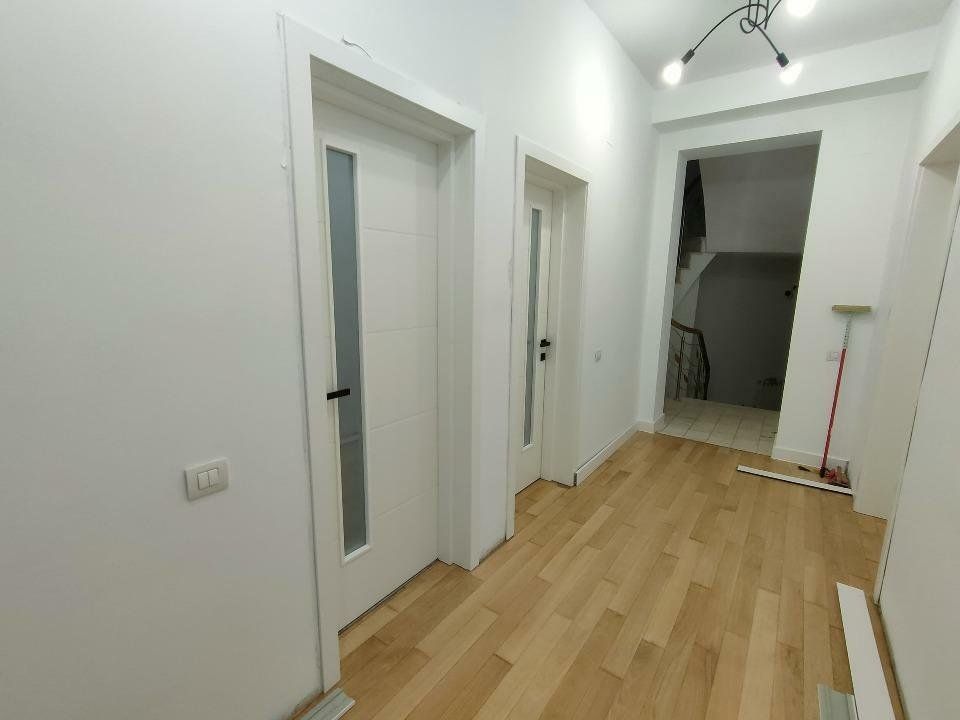 BDUL DACIA, PIATA GEMENI,  2 etaje SPATIU BIROURI - Poză 5