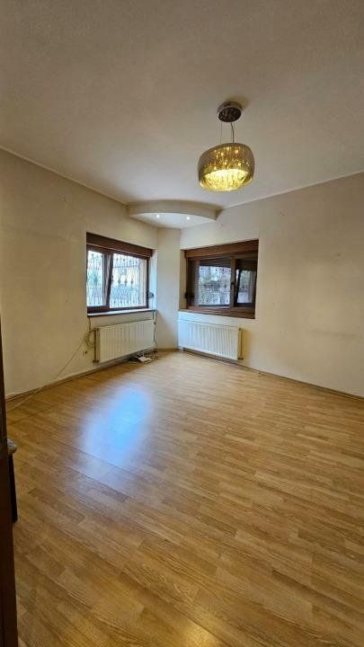 Casa individuala (singur in curte), zona centrala - Poză 4