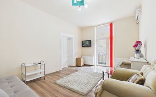 Apartament ultracentral, renovat, cu garaj - Poză 2