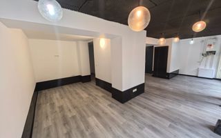 Spațiu comercial renovat, vitrină 10 m, bulevard principal, parter - Poză 2