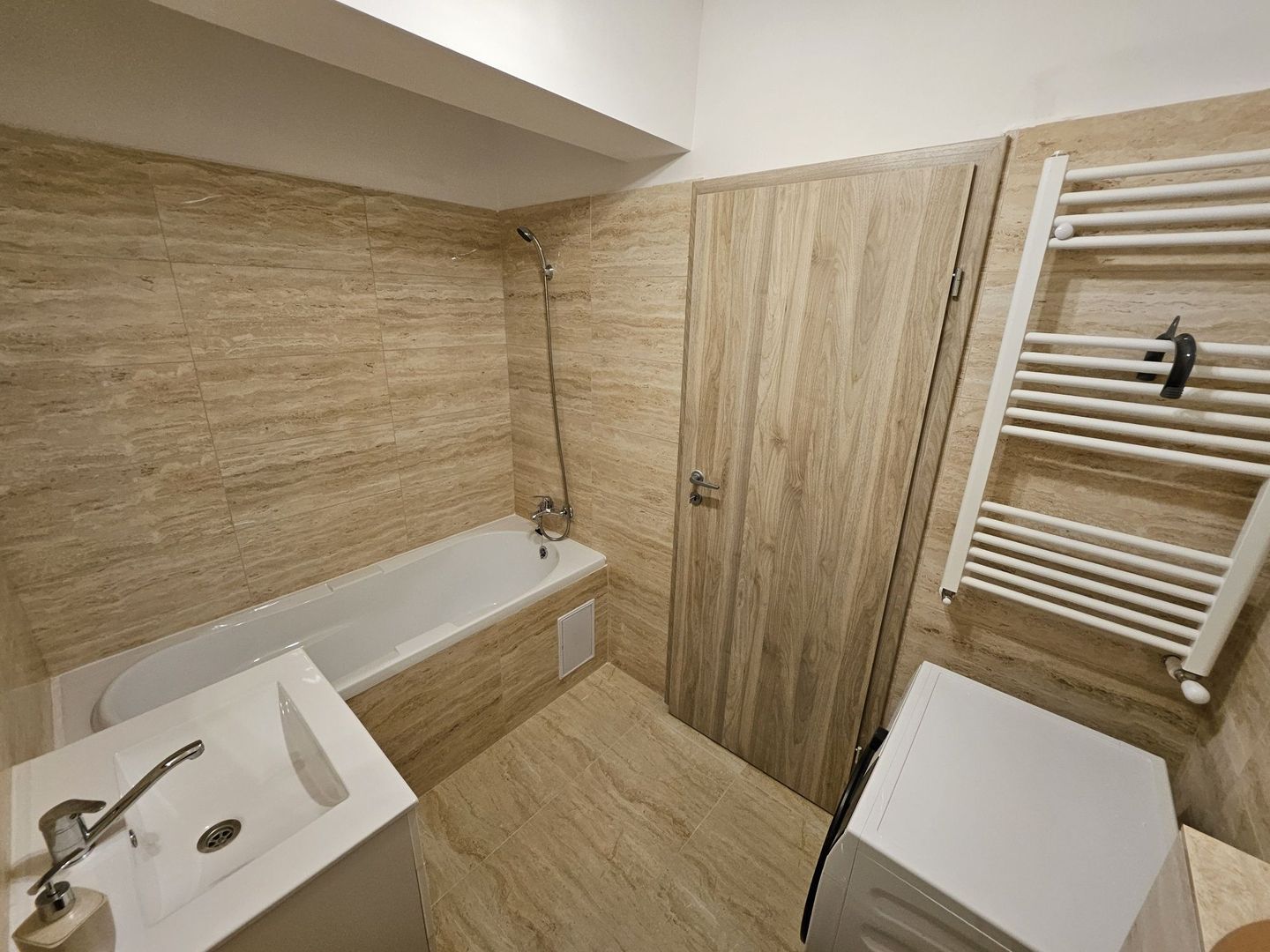 Apartament 2 camere Aparatorii Patriei - Parcare subterana inclusa - Poză 4