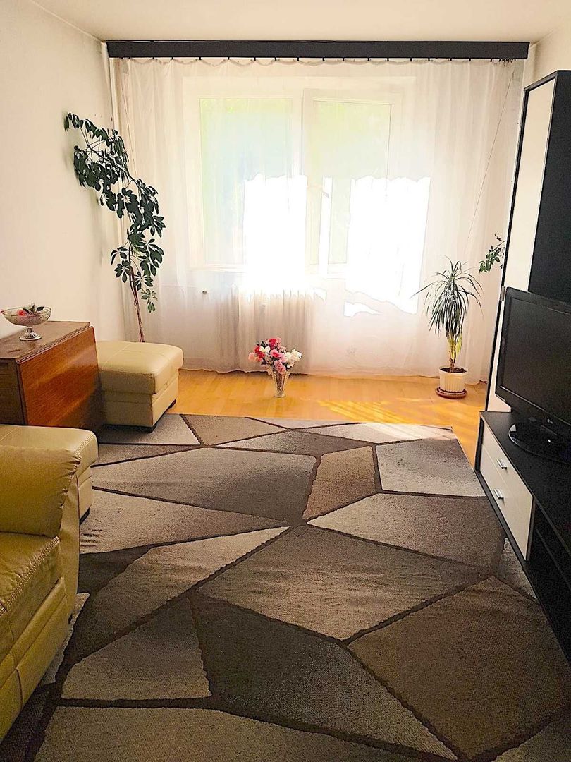 De vanzare apartament cu 3 camere , Aparatorii Patriei sector4 - Poză 1