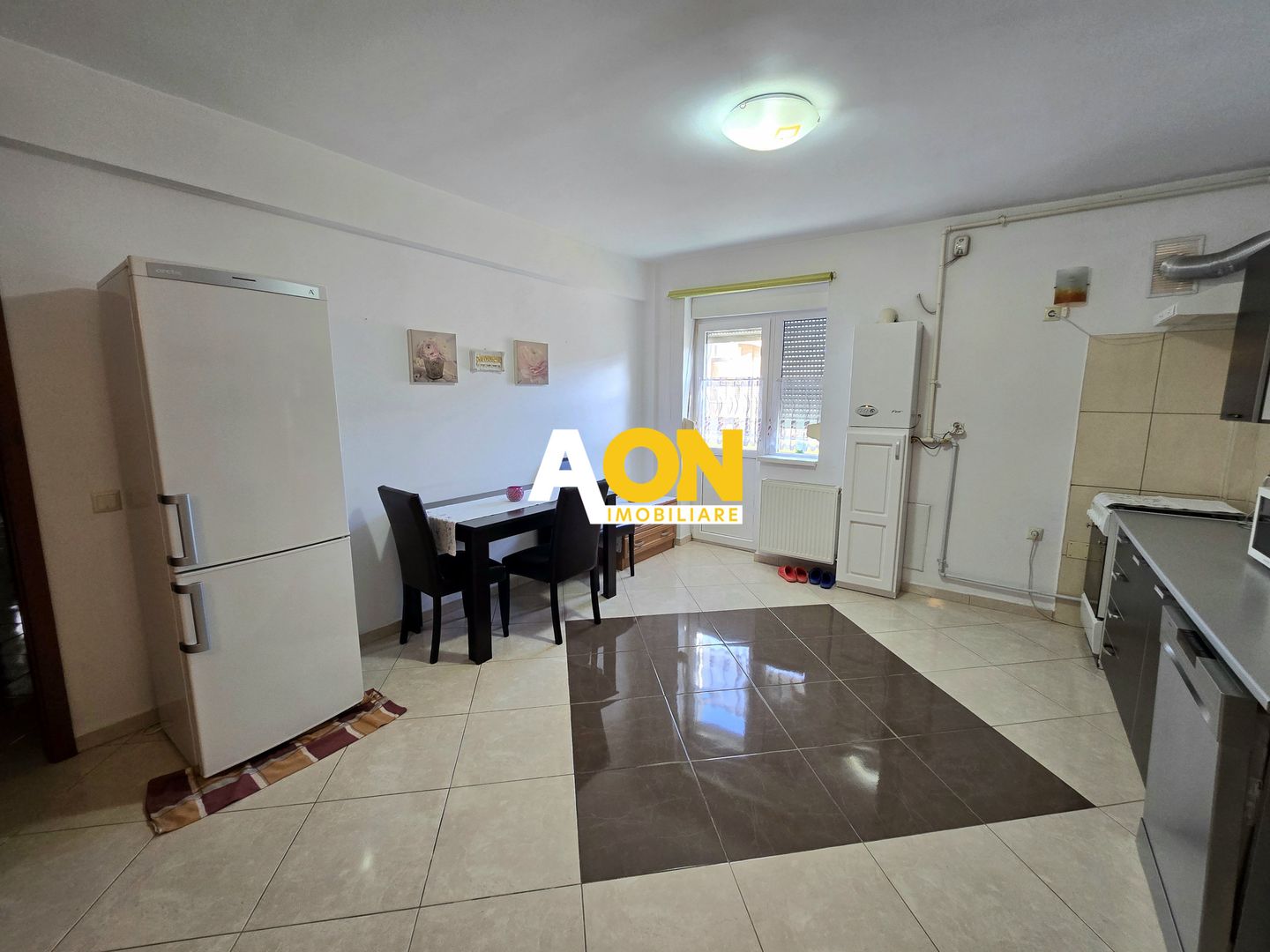 Apartament cu 2 Camere, Bloc cu Lift, Zonă Ultracentrală - Poză 1