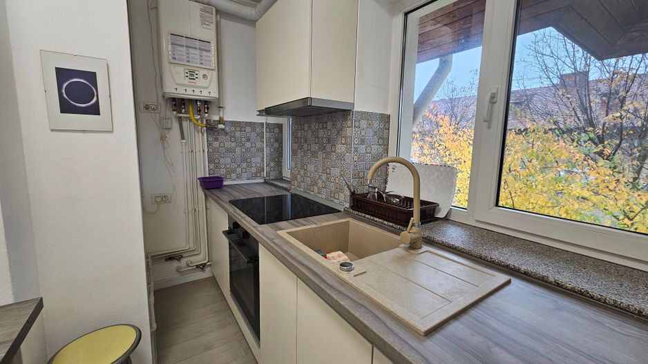 Piata Tractorul garsoniera in bloc vila, complet renovata - Poză 1