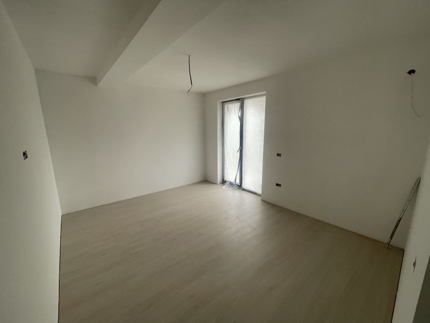 Giroc-Eso | Apartamente decomandate | Gradina proprie | Loc de parcare inclus - Poză 1