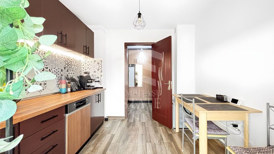 De vanzare | Decomandat 2 camere | Et 3 | Finisaje moderne | Soarelui - Poză 3