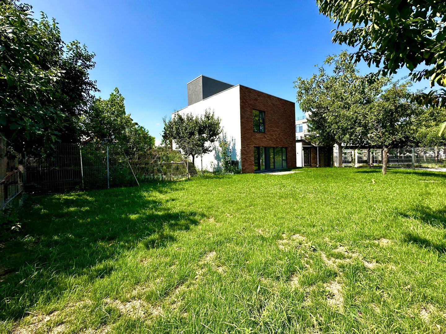 Casa individuala - 149 mp util - terasa rooftop cu jacuzzi de 32 mp - Poză 2