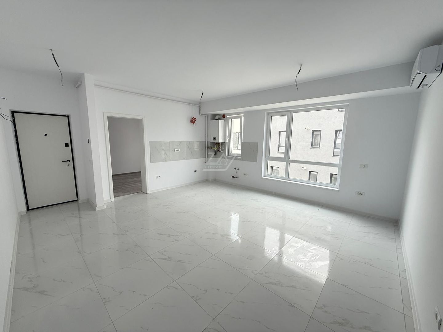 Bloc nou cu asfalt. Etaj 1. Finisaje de top. - Poză 1