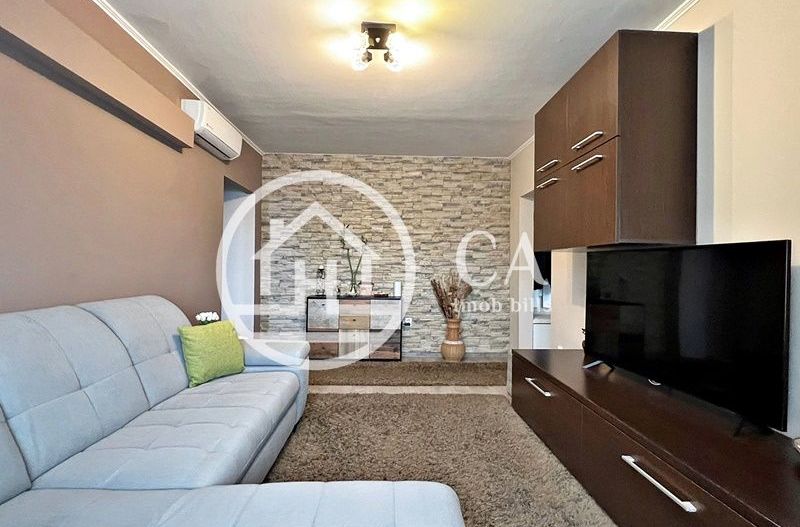 Apartament de vânzare cu 3 camere în zona Rogerius, Oradea - Poză 2