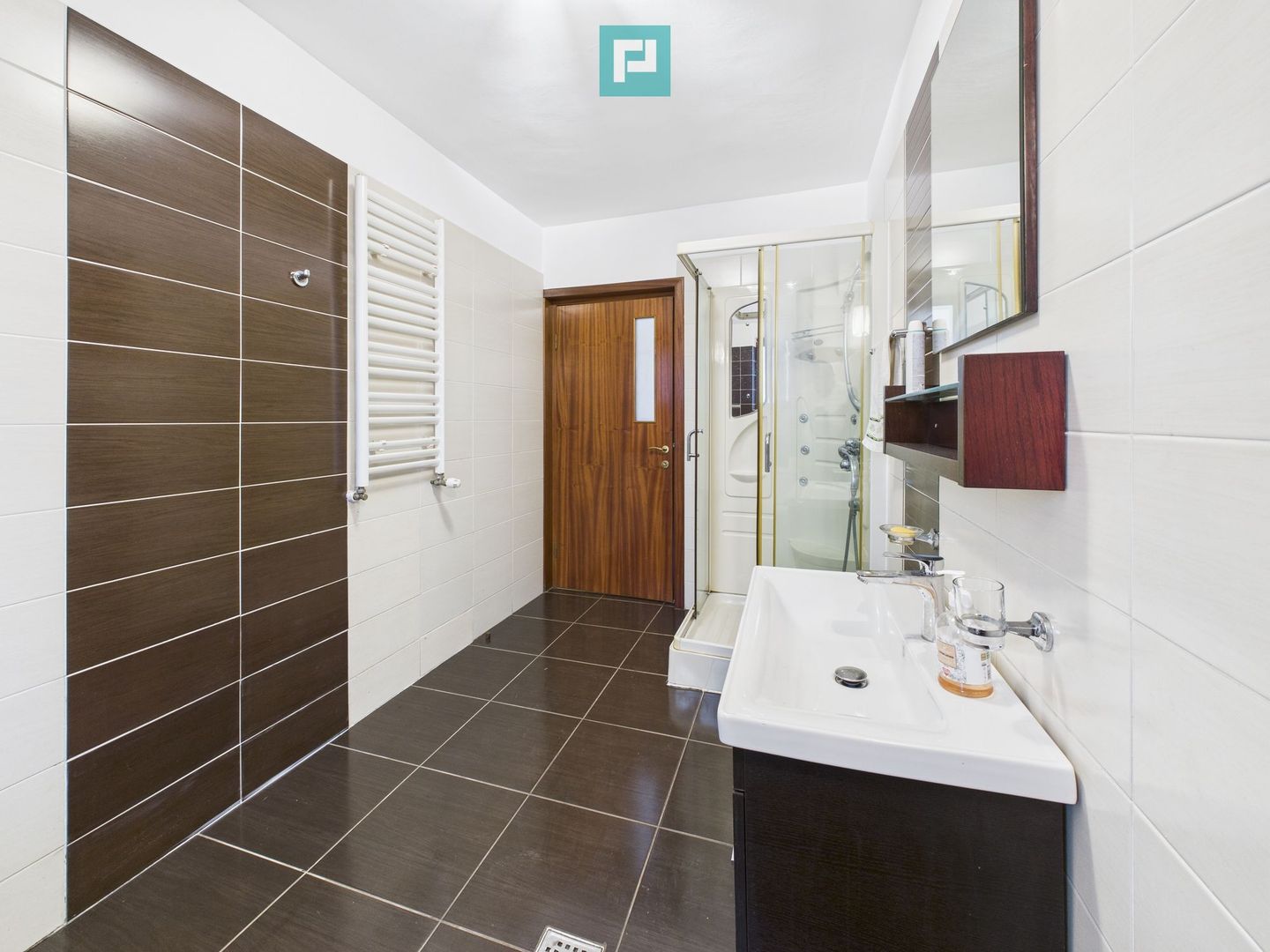 Casă spațioasă în Popești-Leordeni - Poză 5