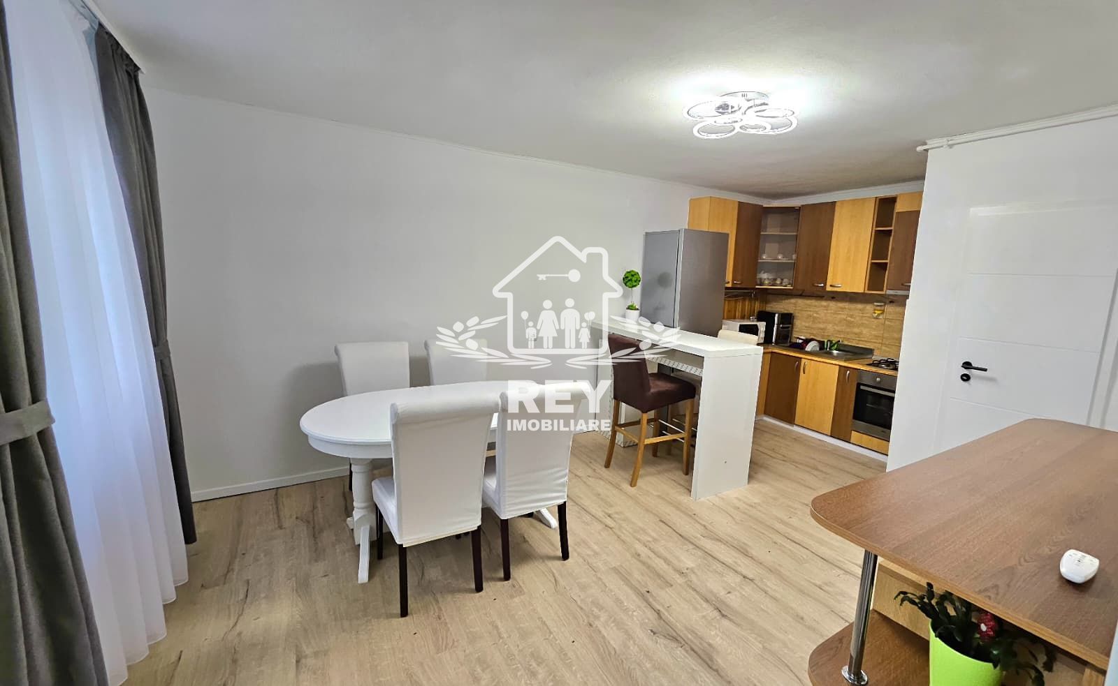 Casă Individuală Spațioasă | Grădină 300 mp cu Livadă și Seră | Garaj & Anexe - Poză 3