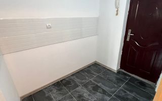 Garsonieră renovată – Zona CET, aproape de piață – Etaj 1/4 – 31000€ - Poză 6