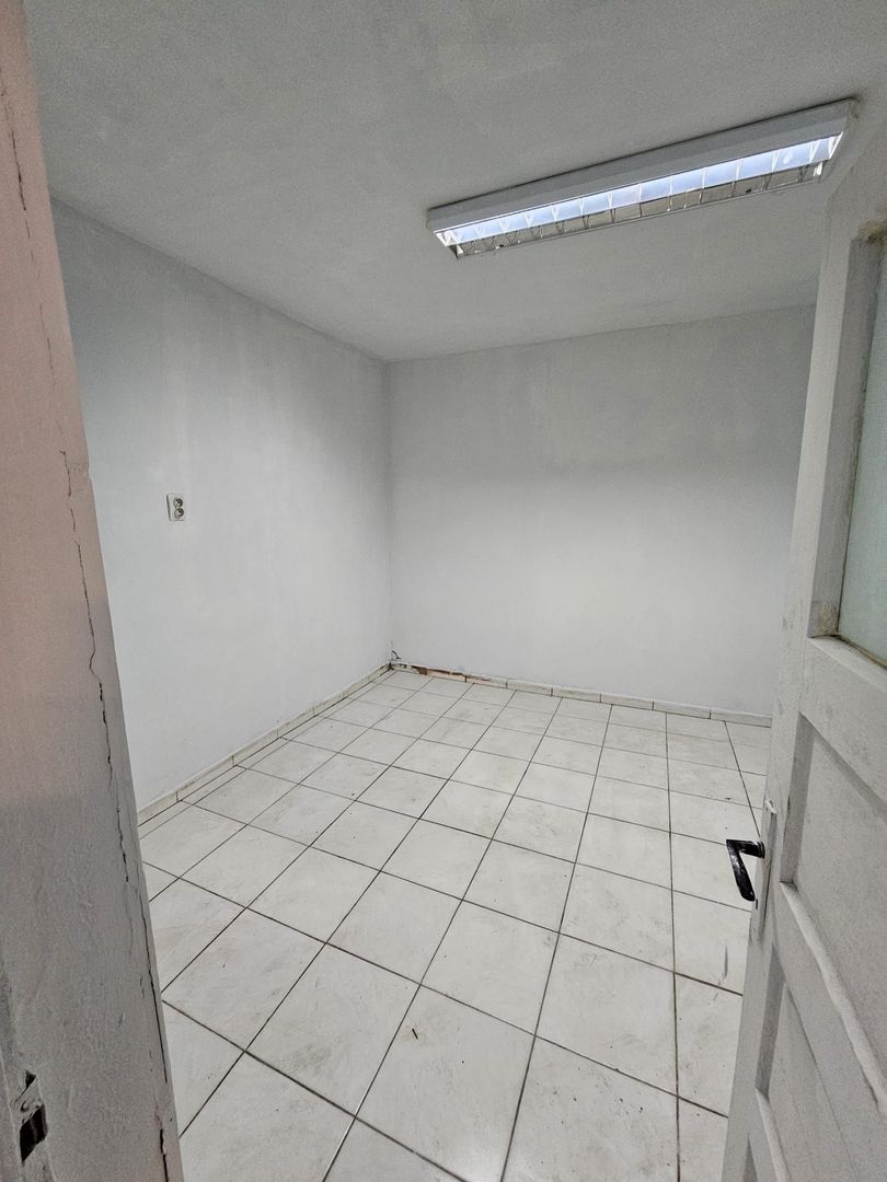 Vanzare Boxa demisol, Bvd. Republicii - Poză 14