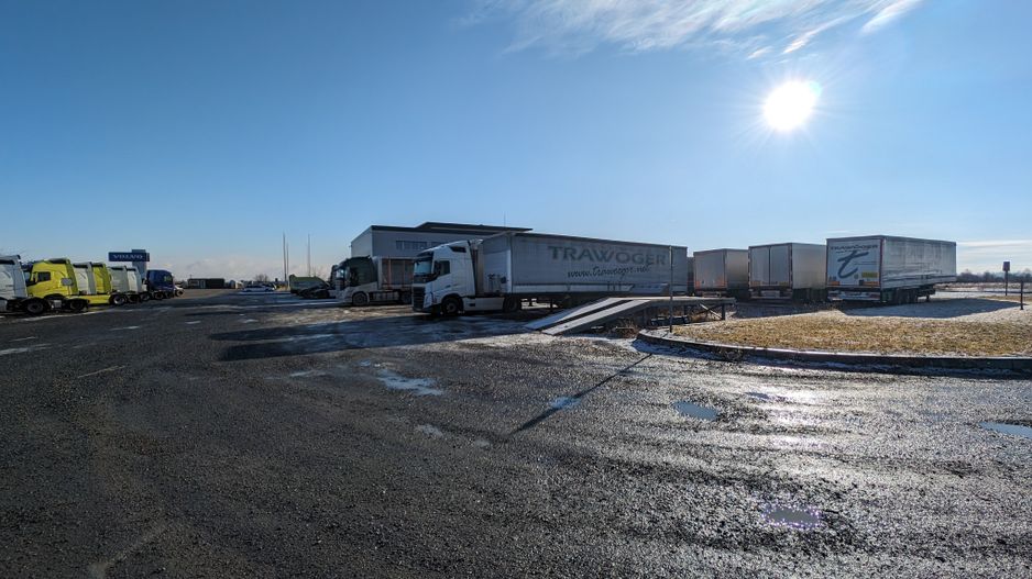 Hala cu teren generos langa acces A1 - Poză 21