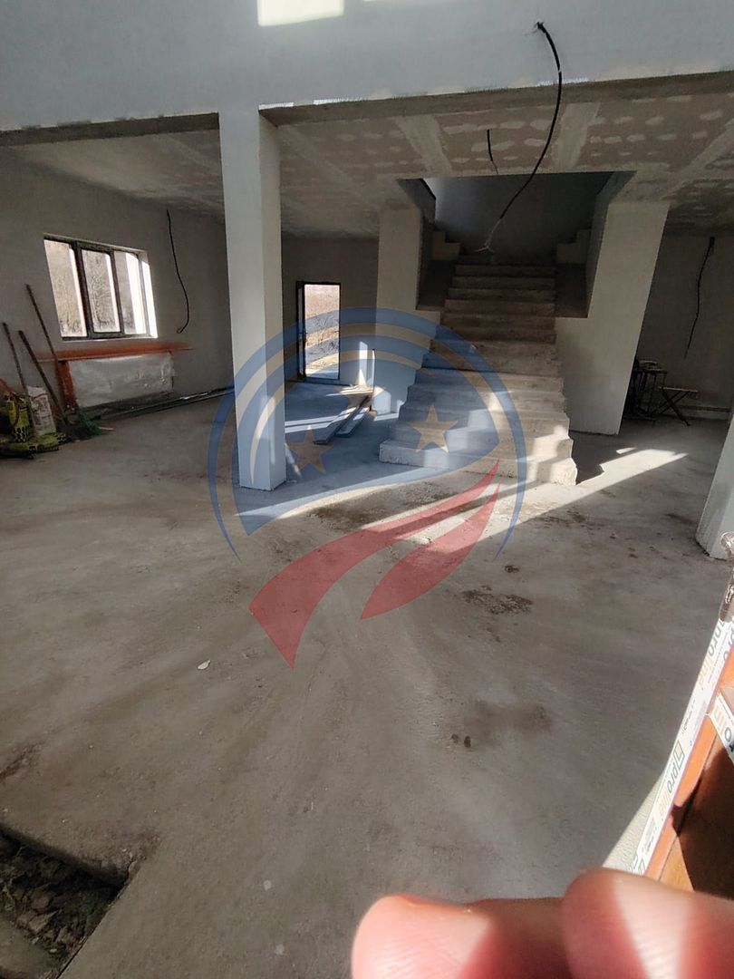 Vilă semifinisată de vânzare str. Remetea 217 mp si 670 mp teren - Poză 7
