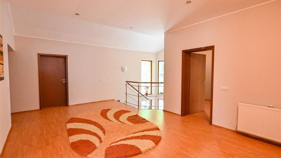 Vila cu 1.500 mp teren, gradina amenajata, linistita zonare,  Halchiu, Brasov - Poză 20
