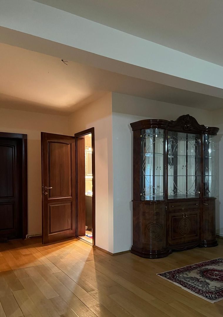 Casa individuala pozitie foarte buna si teren generos - Poză 4