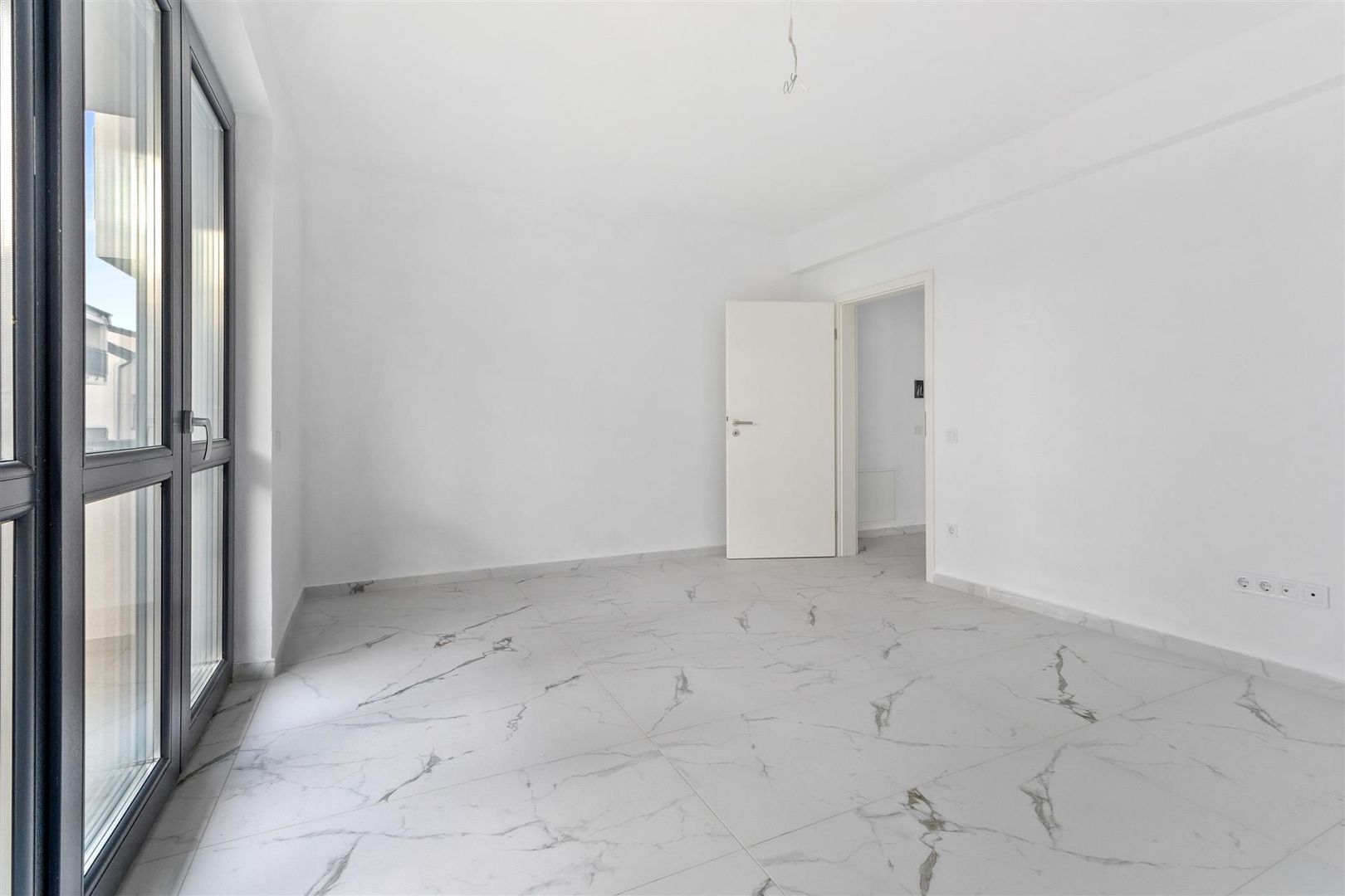Apartament nou 3 camere si parcare Sanpetru Brasov - Poză 5