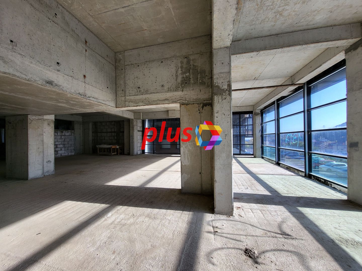 Clădire mixta -3600 mp - Poză 19