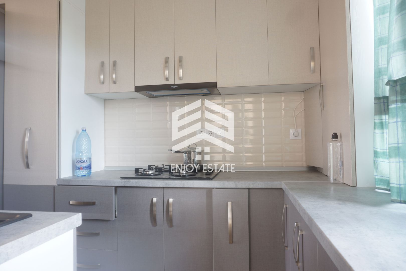 Apartament pe 3 niveluri, terasa, curte si 2 locuri parcare - Poză 7