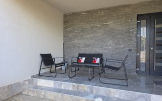 Vila intr-un peisaj idilic la 15 minute de capitala, pret imbatabil! - Poză 7