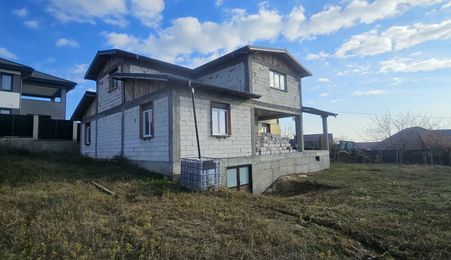 Casa la rosu Bariera Traian, teren 896 mp, 175.000 EUR