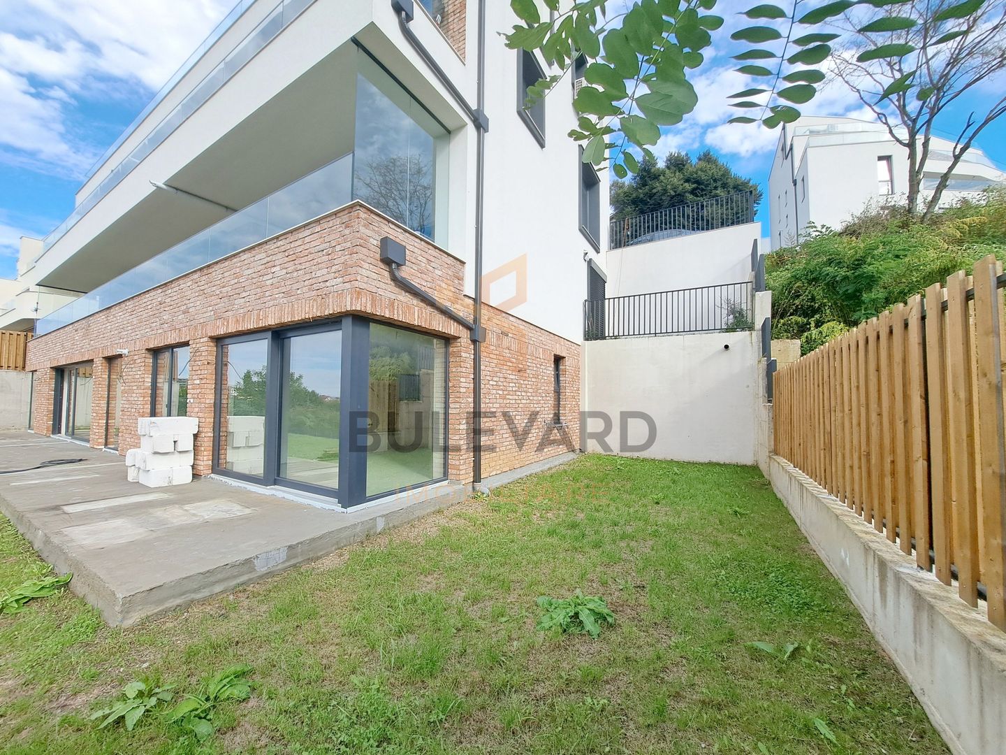 Apartament exclusivist, curte individuala, parcare acoperita, zona Europa - Poză 4