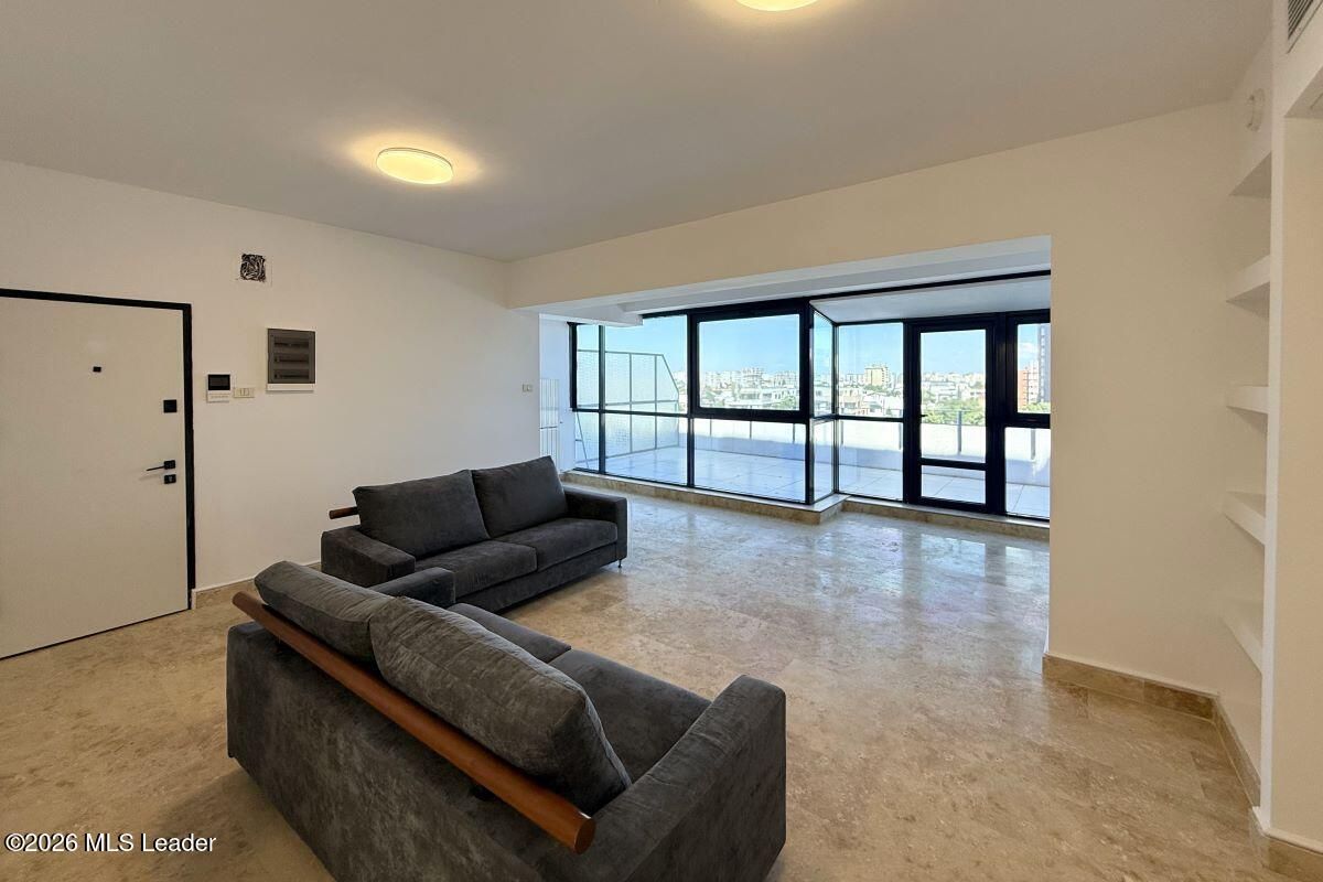 Polona - Duplex 256 mpu, 6 camere, etaje 6+7, panorama, terase 52 mp - Poză 5