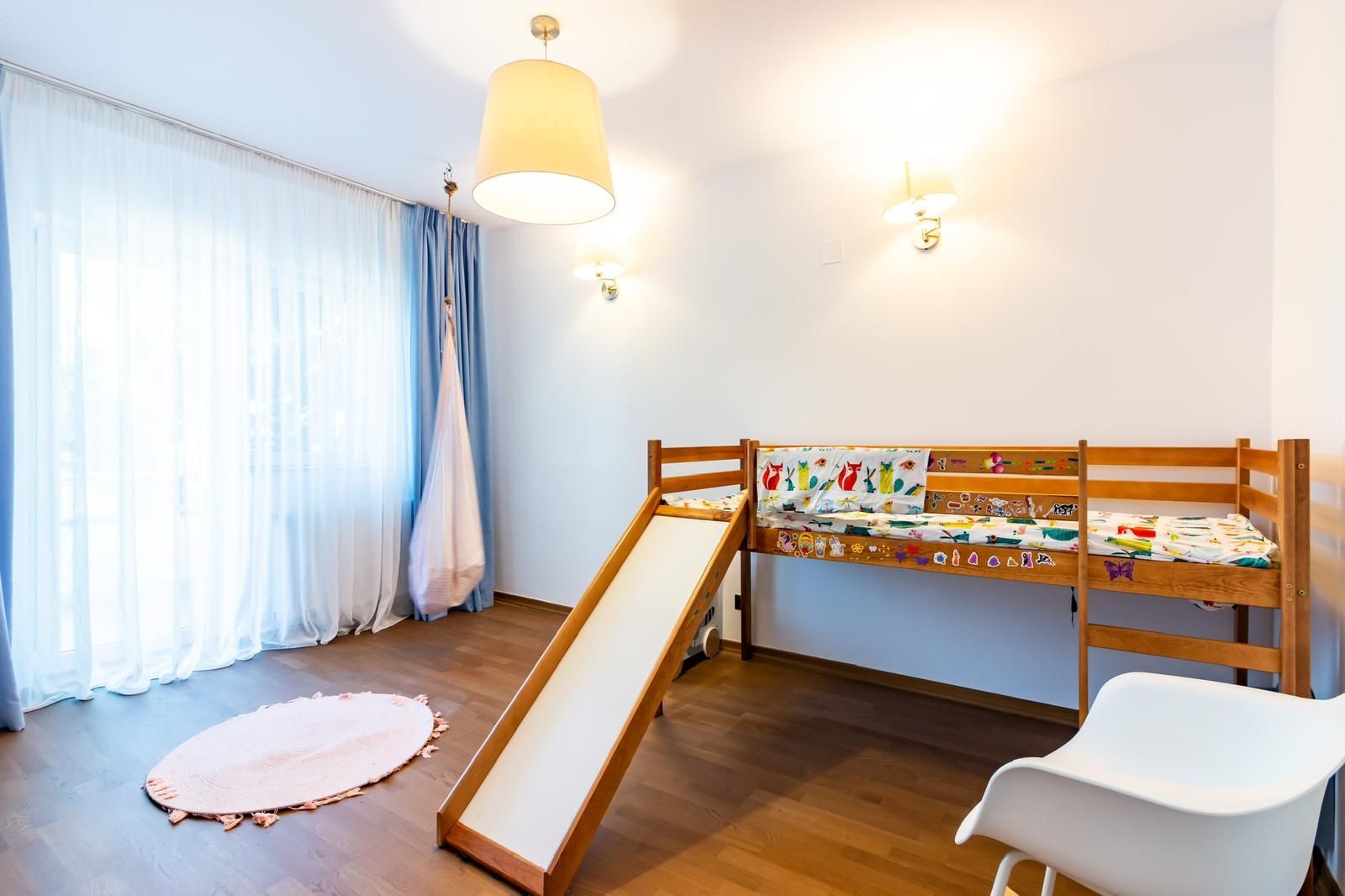 Vilă Individuală de Închiriat – Cartier Azur, 5 Camere, Terasă cu Jacuzzi, Curte 400 mp - Poză 7