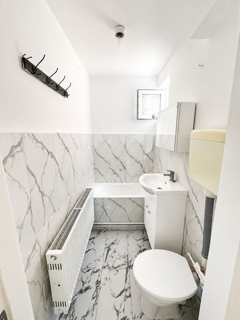 Apartament cu 3 camere renovat de vânzare in Sebeș - Poză 5