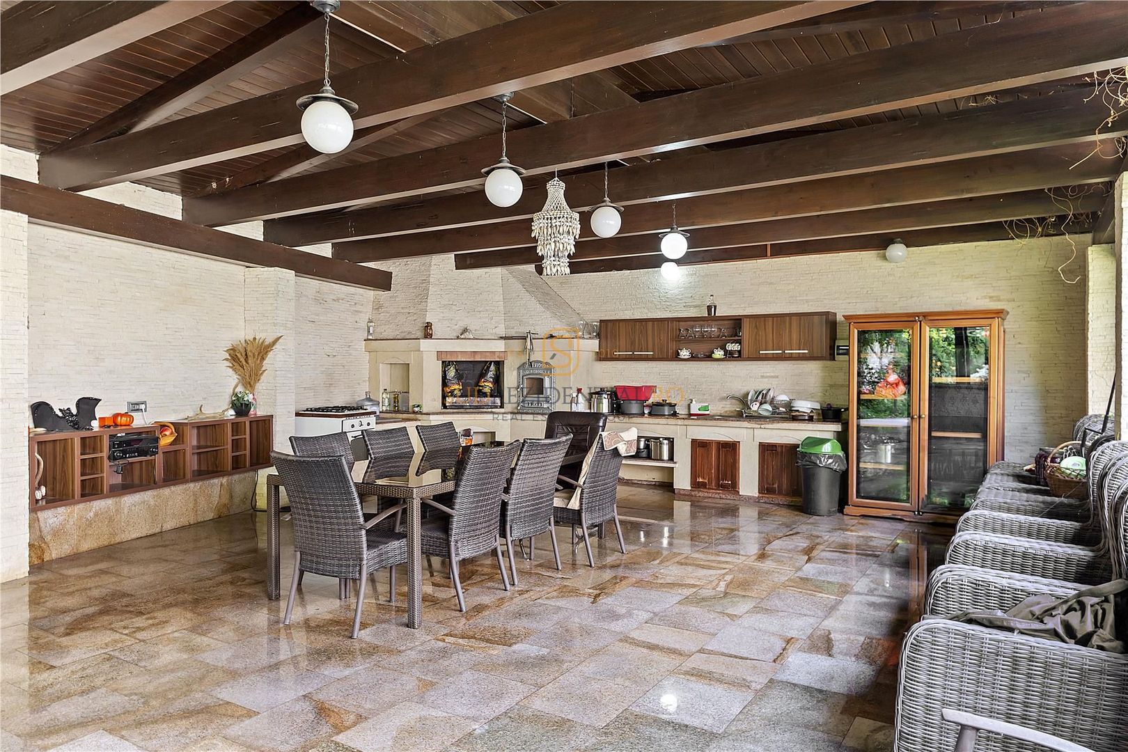 Vila exclusivista cu piscina, sauna si crama, 479.27 mp, langa padure - Poză 11