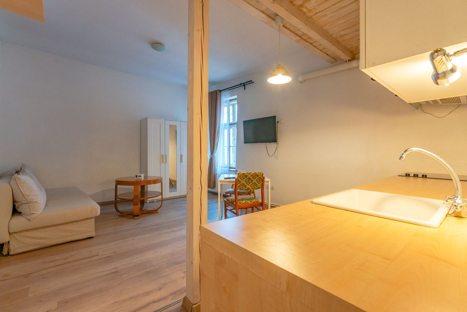 Garsonieră de închiriat în Livada Poștei, Strada Lungă 19 - Poză 6