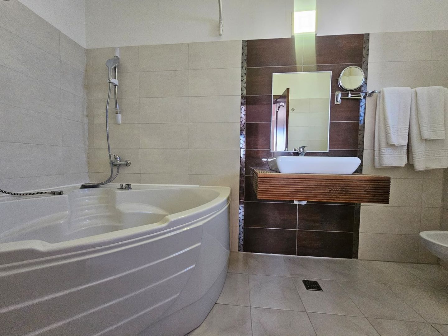 Pensiune cu lift și restaurant – zonă premium Delfinariu/Constanța - Poză 11