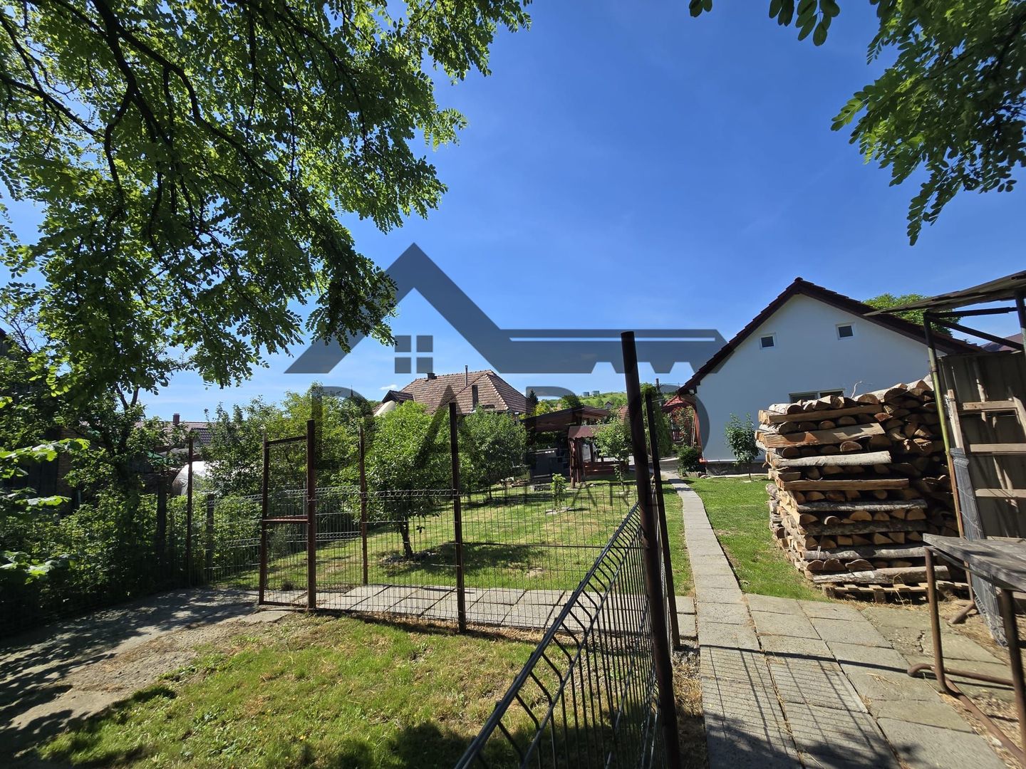 Casa in Livezeni , 140  mp utili , in centrul localitatii . - Poză 2