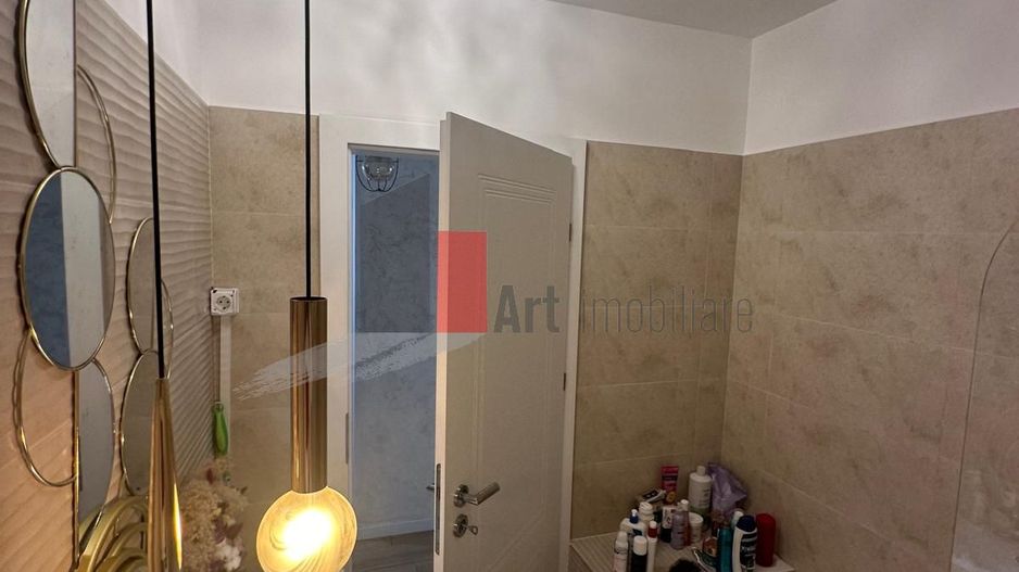 Casa - 5 camere mobilat partial cu 2 locuri de parcare - Poză 10