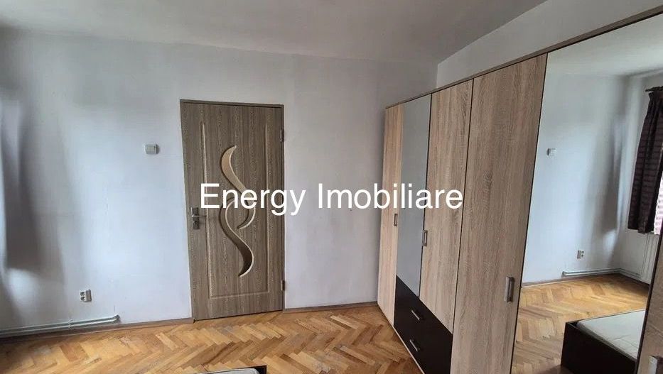 Apartament cu 3 camere,zona Tudor - Poză 3