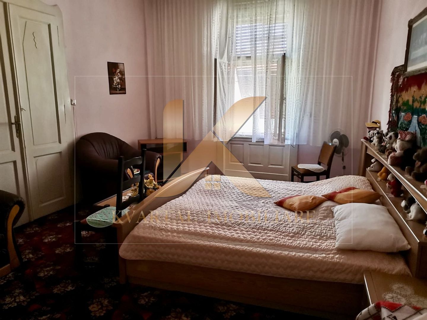 Apartament generos cu 4 camere , zona Centrală! - Poză 1