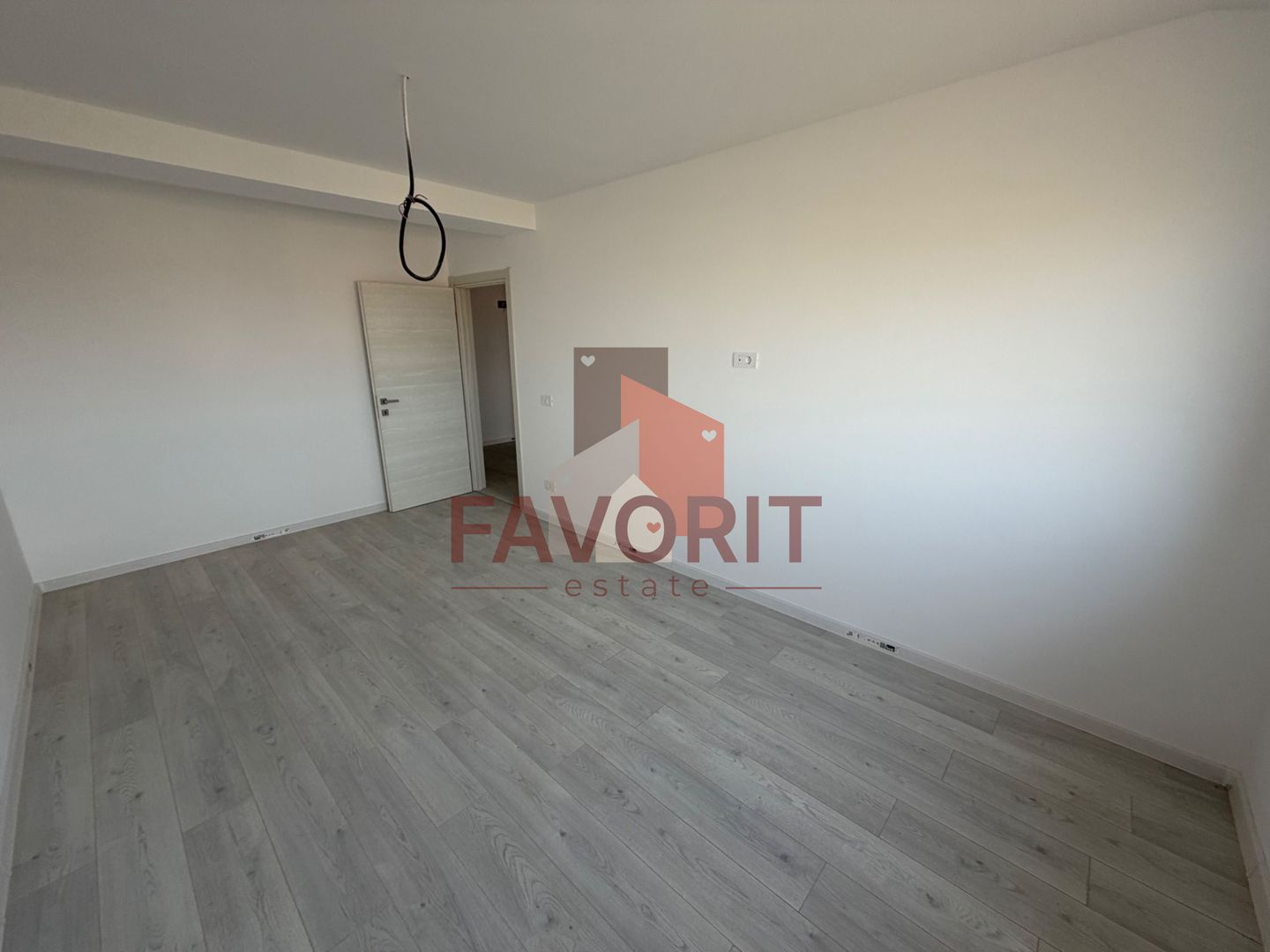 Decomandat. Disponibil imediat. Strada asfaltata - Poză 8