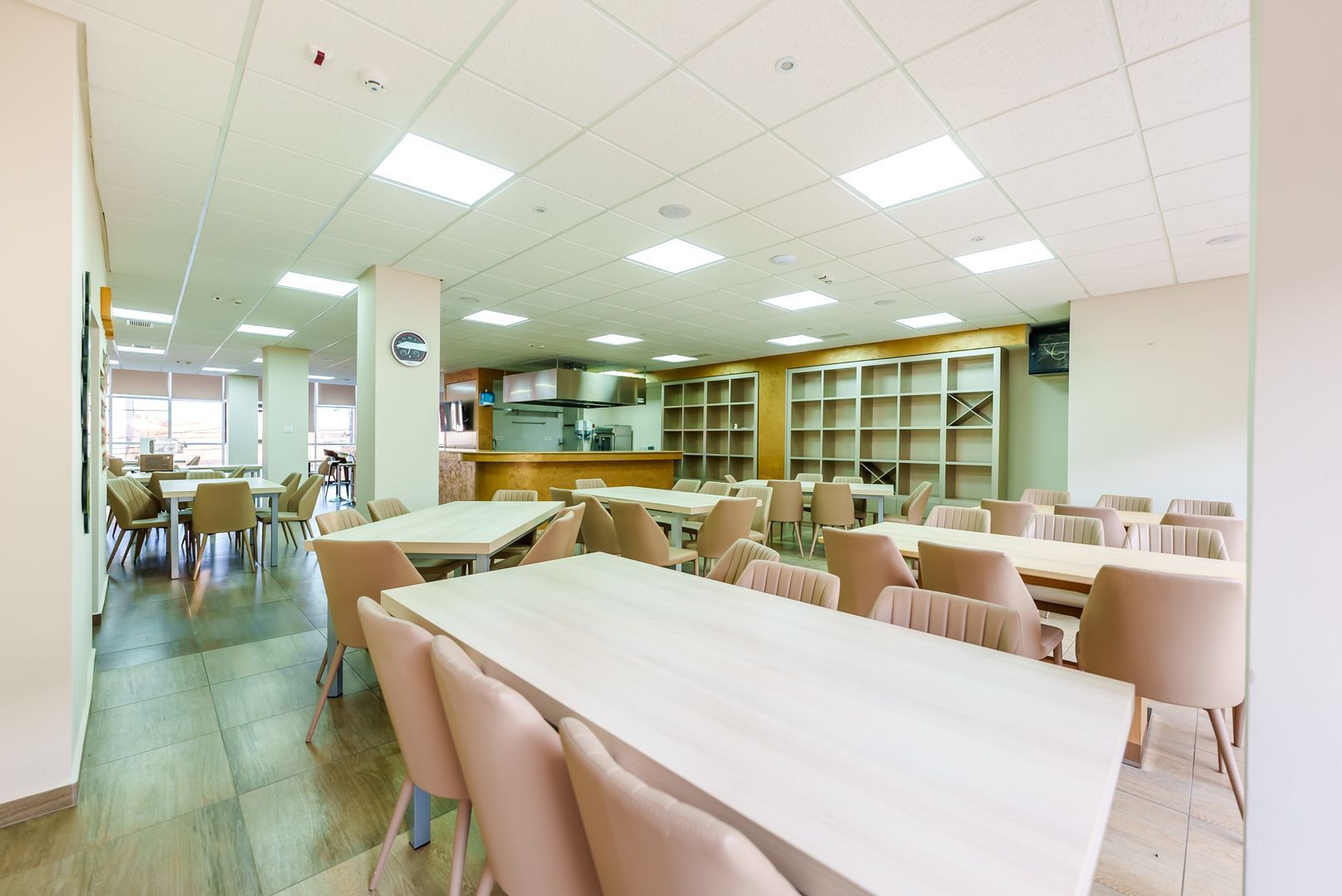 Cladire de birouri de vanzare. Comision 0% la cumparare - Poză 16