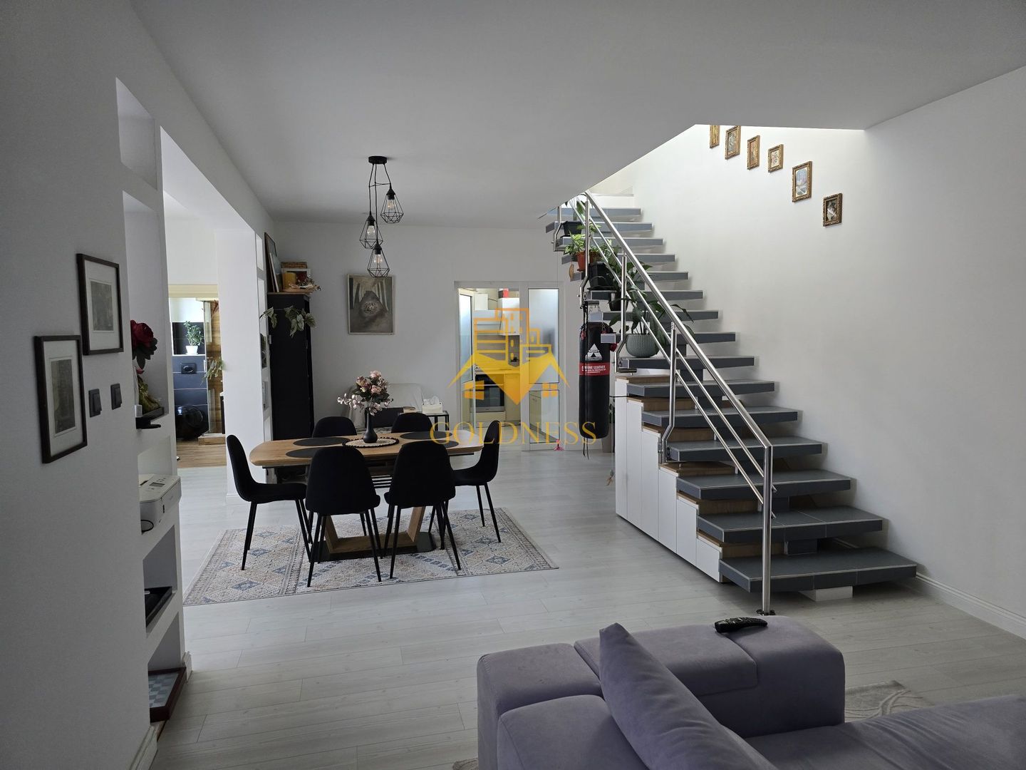 Casa 4 camere, Central, Cipariu, Titulescu, Brâncuși, Parcare - Poză 1