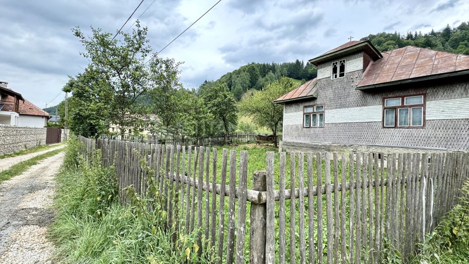 Teren generos 5879mp, imprejmuit, Moeciu de jos - Poză 3