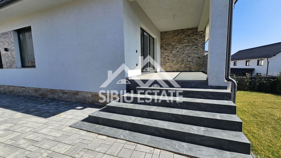 Casa Sibiu, intrare Selimbar, garaj, pivnita, curte mare - Poză 17