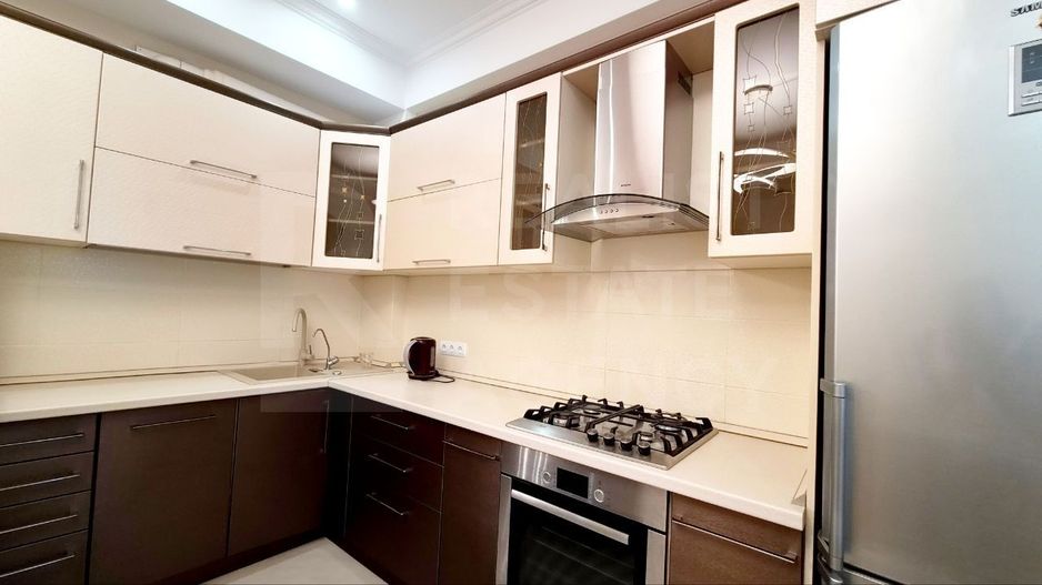 Chirei apartament 3 camere 83 mp, bd. Decebal, Botanica - Poză 2