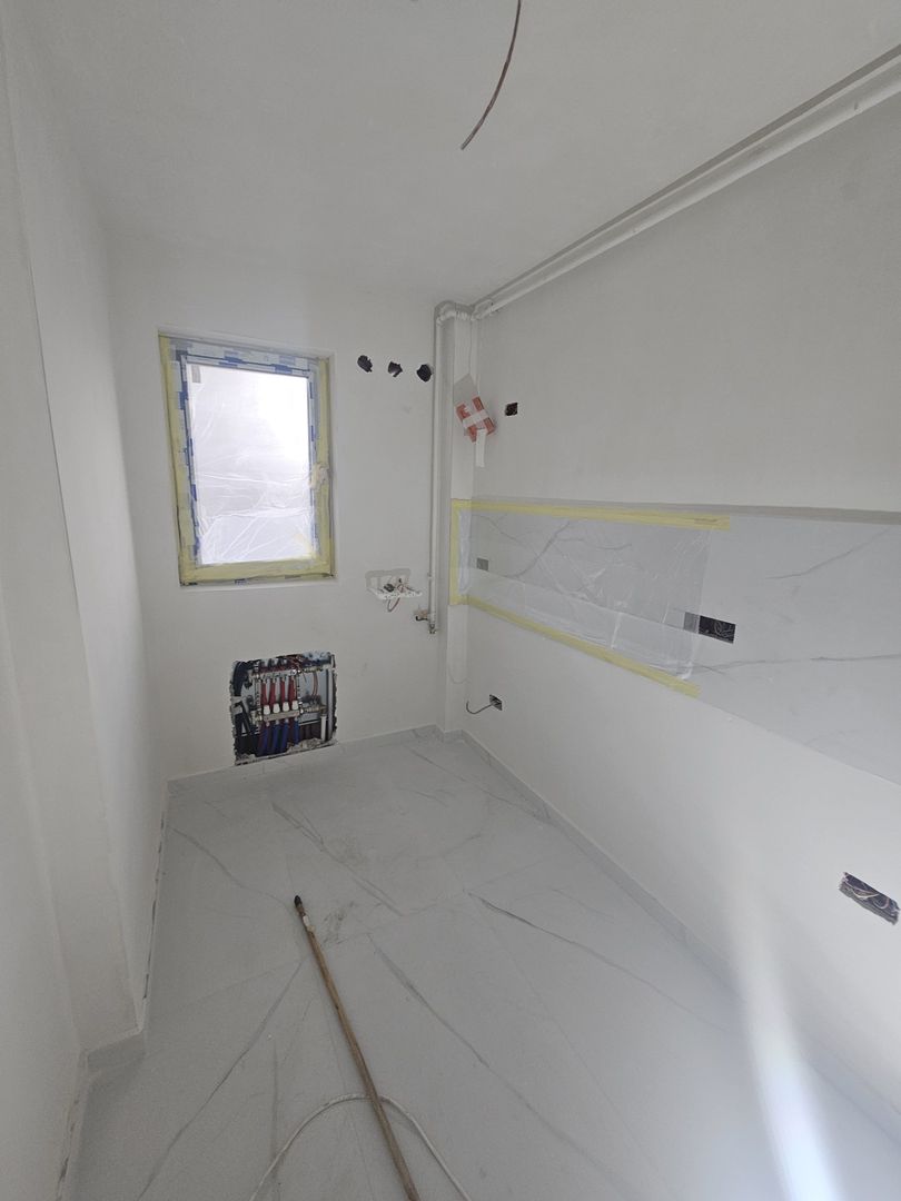 Spatiu comercial stradal + 4 locuri de parcare - Poză 2