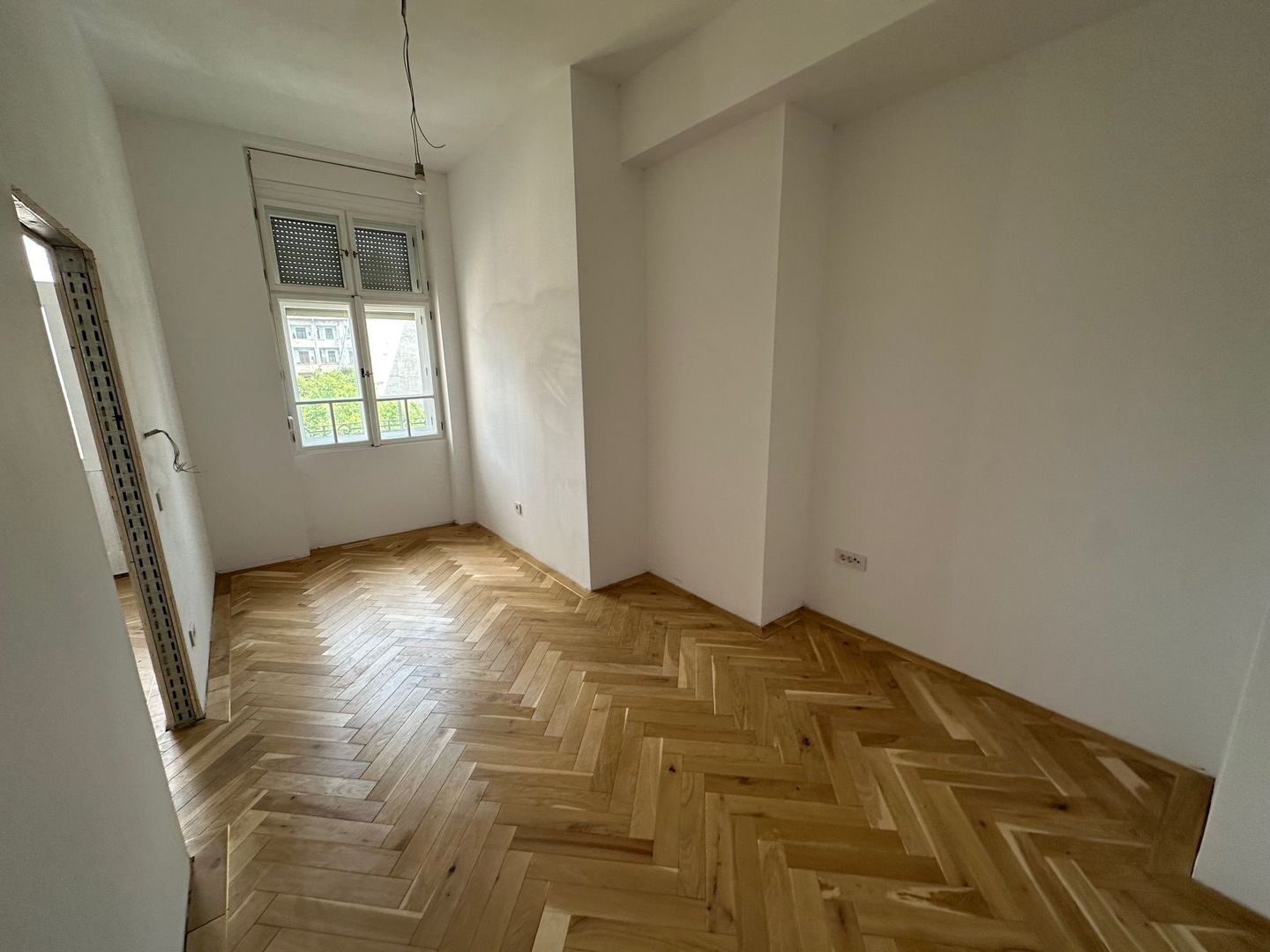 Apartament renovat în clădire istorică - are garaj - Poză 15