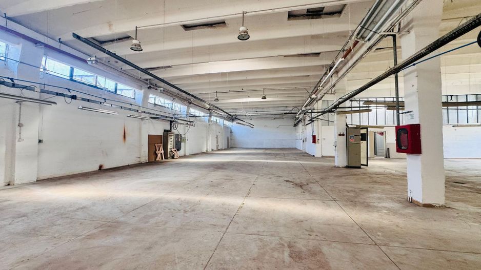 Hala Comerciala, depozitar de închiriat confectii zona accesbili oras - Poză 4