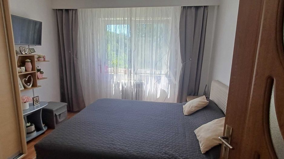 Apartament cu 2 camere, etaj intermediar, lift și balcon, zona Minerva - Poză 3