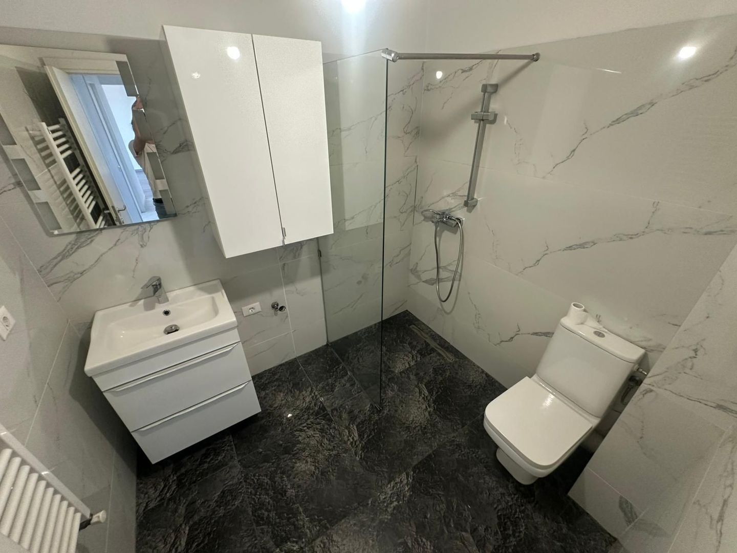 AP. 2 CAMERE- BUCATARIE INCHISA, BLOC NOU, CENTRALA PROPRIE - Poză 7