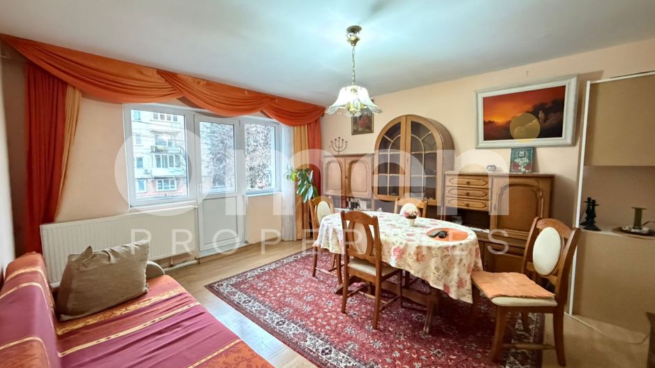 Apartament cu 4 camere, decomandat, etaj intermediar, garaj inclus, Victoriei - Poză 3