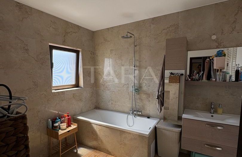 Apartament singur pe etaj, 2 balcoane și parcare, Andrei Mureșanu. - Poză 9